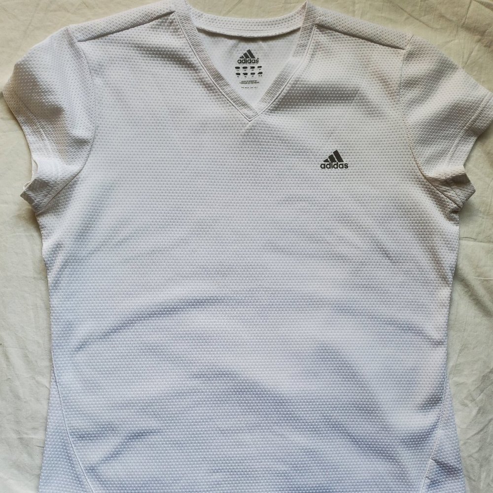 Adidas V neck dri weave girl cut tee sz M